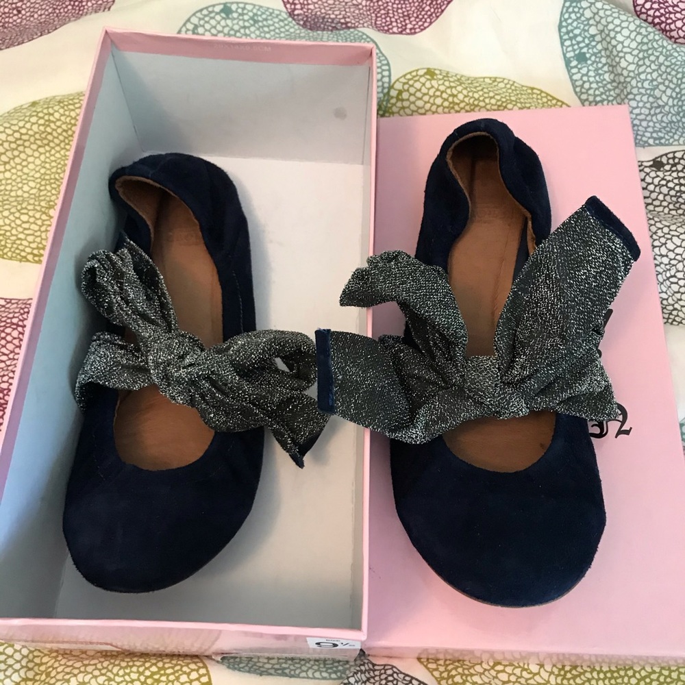 crown vintage.  9.5. fun. shoes!